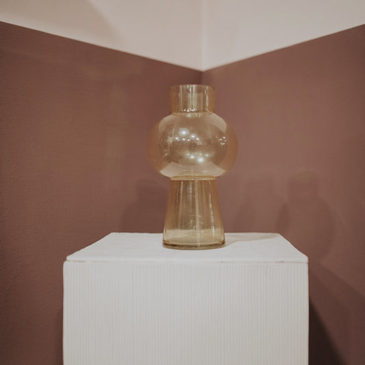 Vaso giallo in vetro